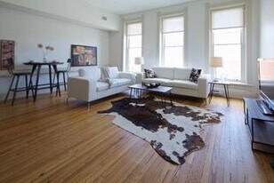 463 N High St in Columbus, OH - Building Photo