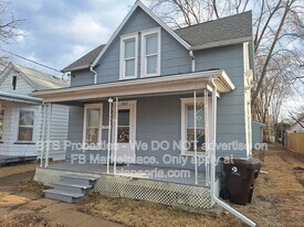 1912 W Ann St in Peoria, IL - Building Photo