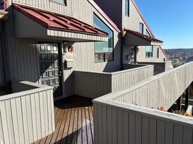 1040 Hatch St in Cincinnati, OH - Building Photo