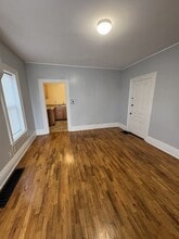 904 Linden Grove Ave in Lansing, MI - Building Photo - Building Photo