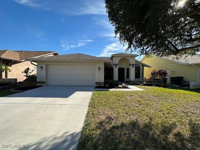 13111 Regent Cir in Ft. Myers, FL - Building Photo