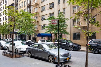 29 W 64th St in New York, NY - Building Photo - Building Photo