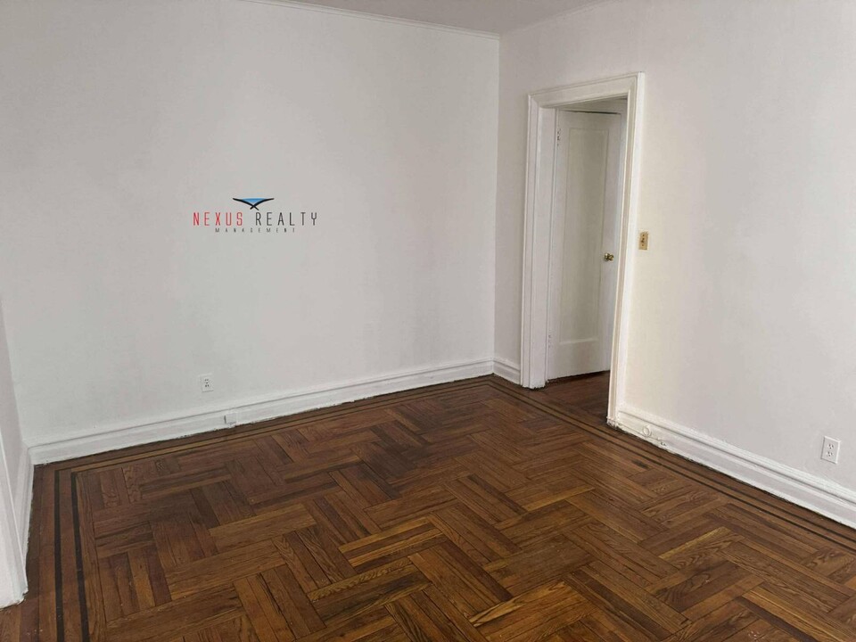41-42-42 40th St in Queens, NY - Building Photo
