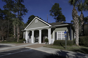 Amelia Lakes Luxury Condominiums in Fernandina Beach, FL - Foto de edificio - Building Photo