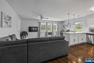 133 N Maple Ave in Park Ridge, NJ - Foto de edificio - Building Photo