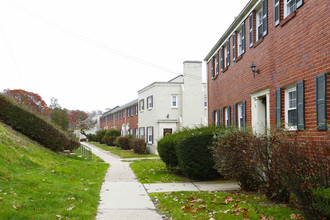 Rossview Heights Townhomes in Pittsburgh, PA - Foto de edificio - Building Photo