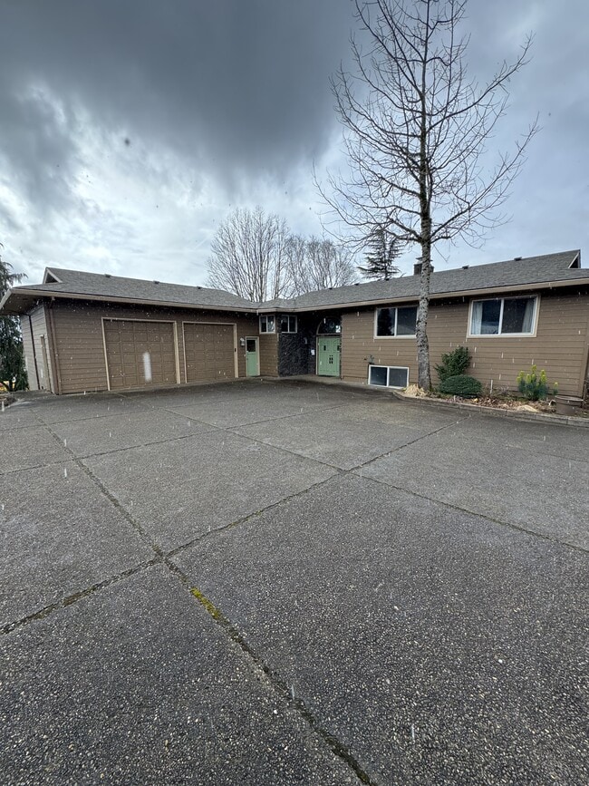 19774 Grade Rd SE in Silverton, OR - Building Photo - Building Photo