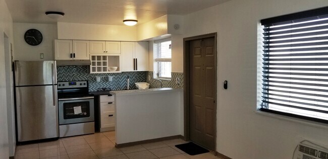 615 NE 7th St in Hallandale Beach, FL - Building Photo - Building Photo