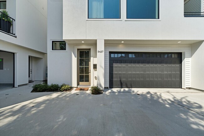property at 5437 Darling St