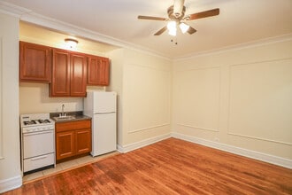 4546 N Malden St, Unit #210 in Chicago, IL - Building Photo - Building Photo