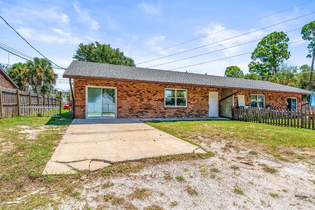 1527 Juniper Dr in Edgewater, FL - Building Photo - Building Photo