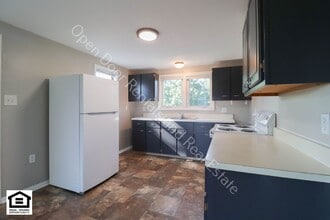 1801 Dallas St in Auburn, IN - Building Photo - Building Photo