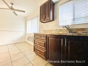 10839 Morrison St in Los Angeles, CA - Building Photo - Building Photo