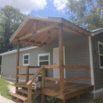 198 Broad St in Masaryktown, FL - Building Photo