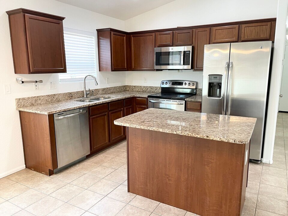 40330 W Hopper Dr in Maricopa, AZ - Building Photo