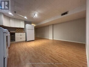 192 Bedford Park Ave in Toronto, ON - Building Photo - Building Photo