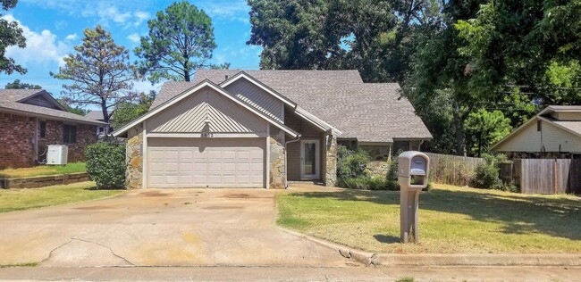property at 1812 E Chandler Dr