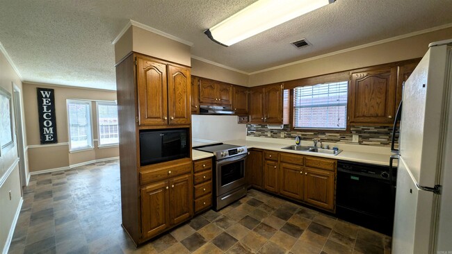 2411 Normandy Ln in Searcy, AR - Building Photo - Building Photo