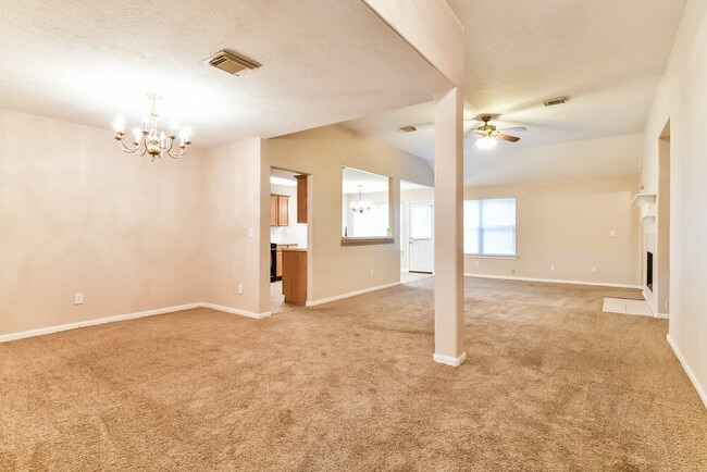 3219 Candlepine Dr in Spring, TX - Foto de edificio - Building Photo