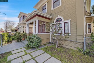 3102 Martin Luther King Jr Way in Berkeley, CA - Foto de edificio - Building Photo