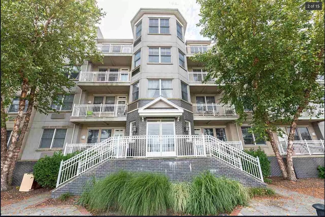 15 Enterprise Ct, Unit 307 in Jersey City, NJ - Building Photo