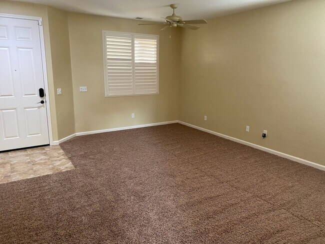 6245 W Whitley Ave in Visalia, CA - Building Photo - Building Photo