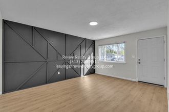 15796 Kerstyn St in Taylor, MI - Building Photo - Building Photo