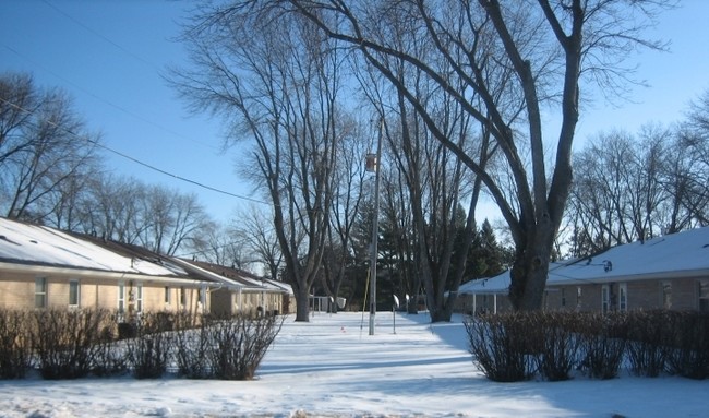 Valley View Bungalows in Le Sueur, MN - Building Photo - Building Photo