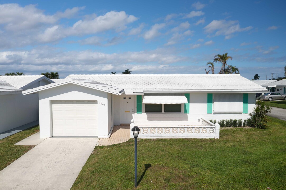 1901 SW 13th Terrace in Boynton Beach, FL - Building Photo