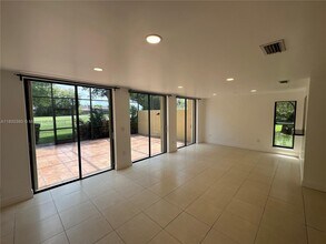 10119 Costa Del Sol Blvd in Doral, FL - Building Photo - Building Photo