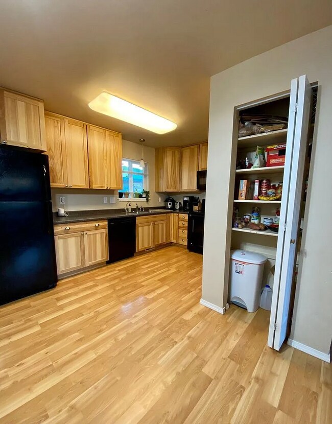 9048 Arlene St in Anchorage, AK - Building Photo - Building Photo