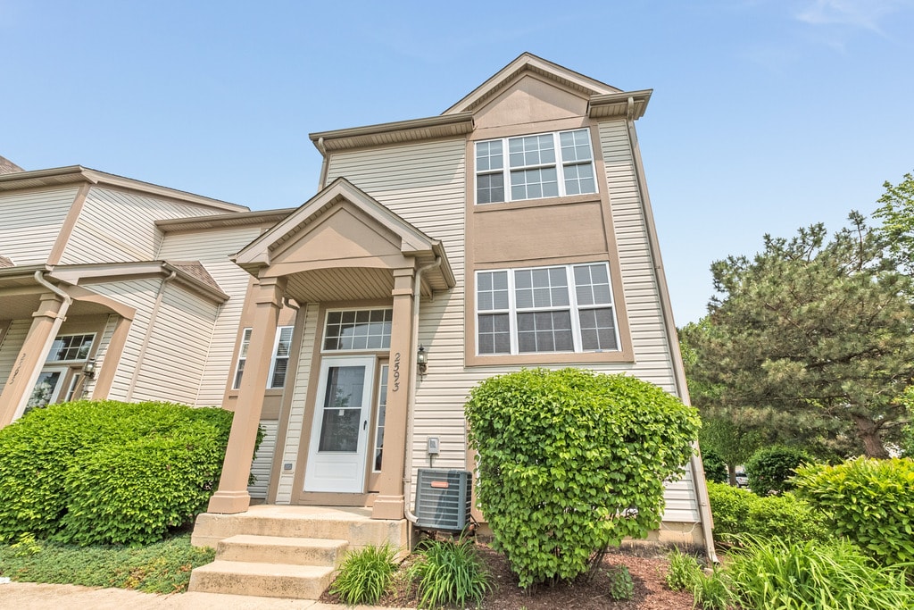2593 Canyon Dr in Plainfield, IL - Building Photo