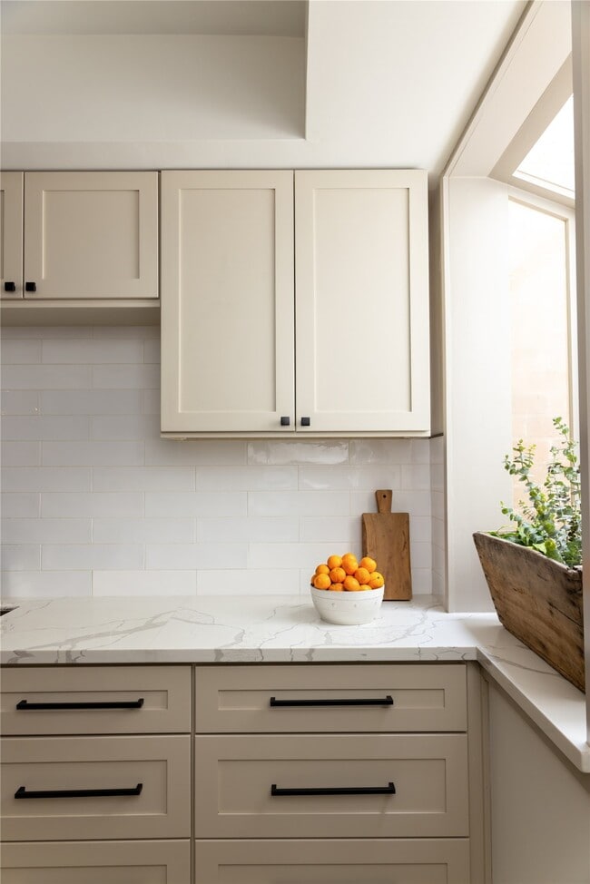 property at 158 Glynn Way Dr