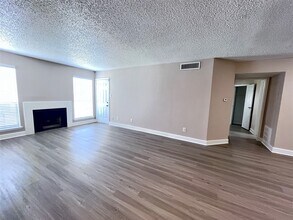 10101 S Gessner Rd in Houston, TX - Building Photo - Building Photo