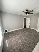 2348 Highland Ave in Cincinnati, OH - Foto de edificio - Building Photo