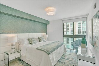 330 Sunny Isles Blvd, Unit 5-1808 in Sunny Isles Beach, FL - Building Photo - Building Photo