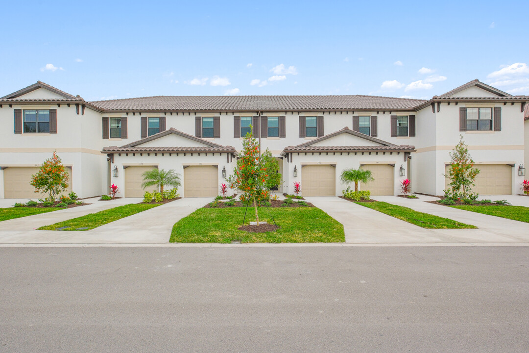 Fiore Townhomes in Nokomis, FL - Building Photo