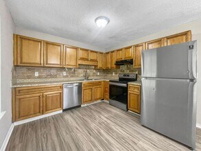 2135 Valley Oaks Dr SE in Smyrna, GA - Building Photo - Building Photo