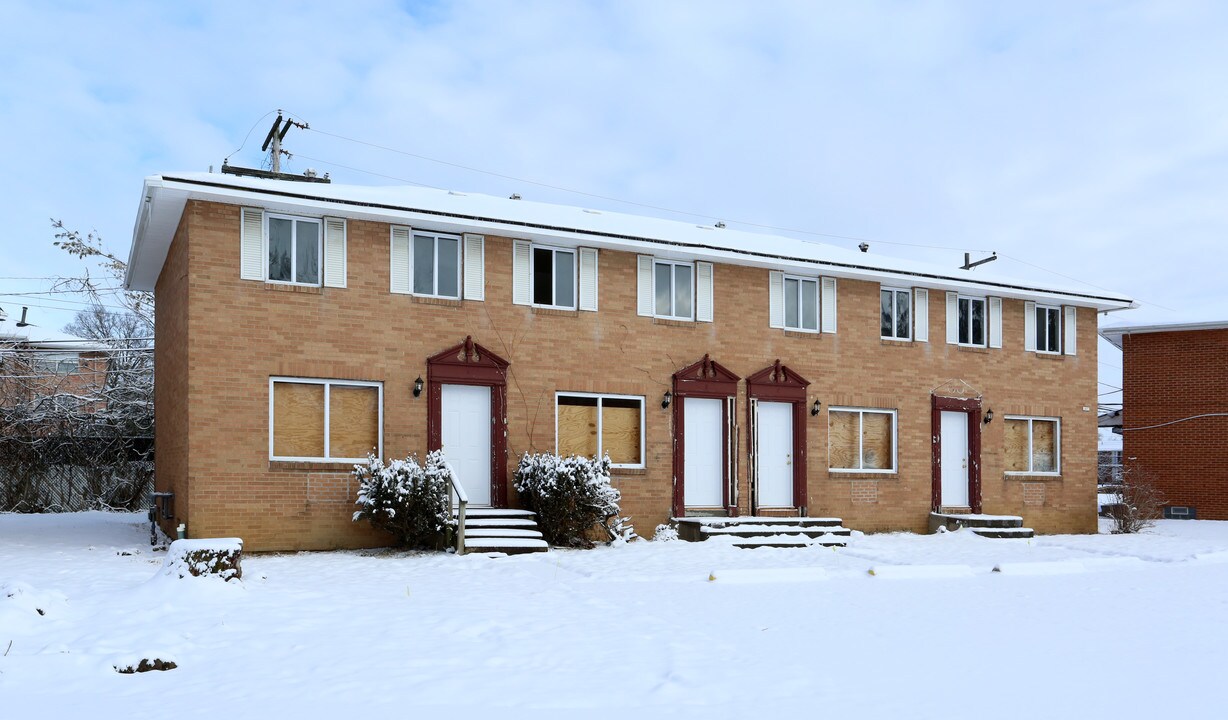 Willington Court in Columbus, OH - Building Photo