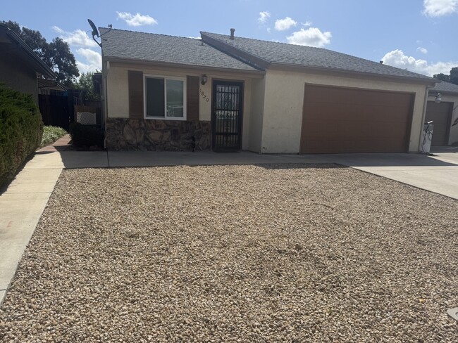 1820 Marigold Ln in Paso Robles, CA - Building Photo - Building Photo