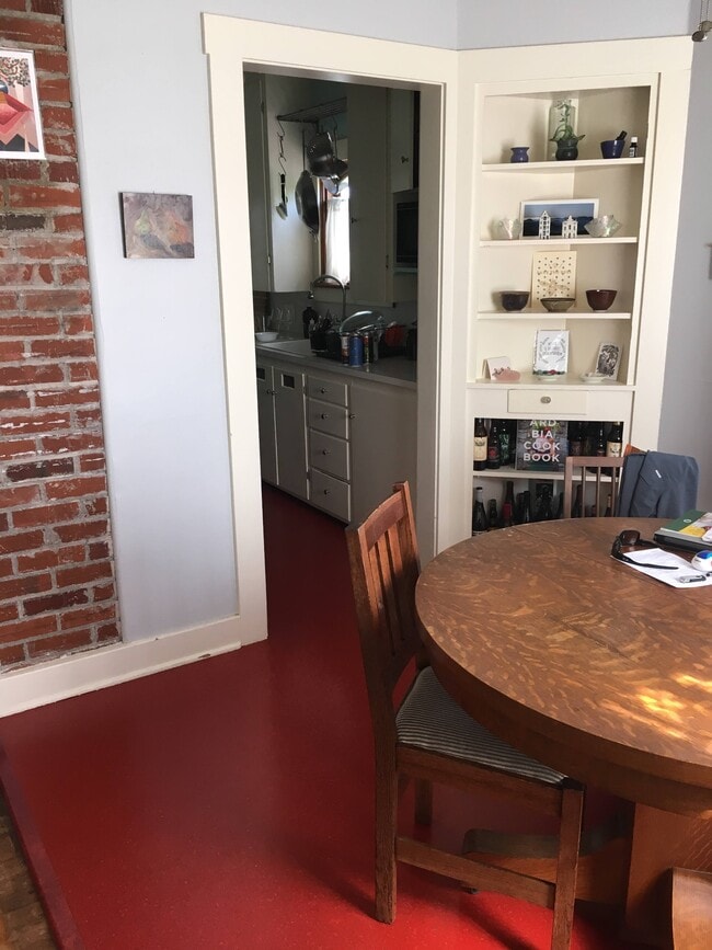 1275 Jackson St in Eugene, OR - Foto de edificio - Building Photo