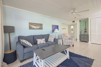 7711 Bocilla Ln in Bokeelia, FL - Foto de edificio - Building Photo