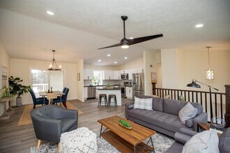 810 Clearfield Ln in Cincinnati, OH - Building Photo - Building Photo