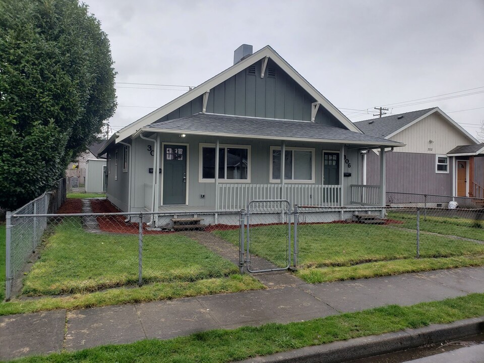 306 18th Ave in Longview, WA - Building Photo