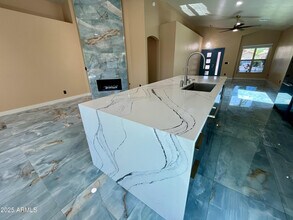 8709 E Gail Rd in Scottsdale, AZ - Building Photo - Building Photo