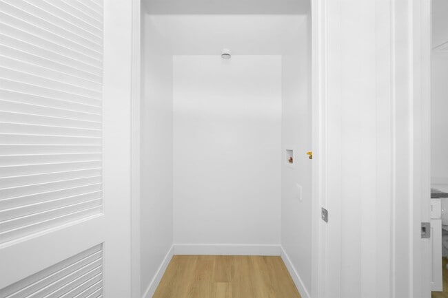 14825 Delano St in Los Angeles, CA - Building Photo - Building Photo