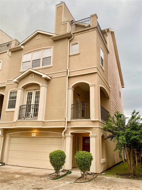 5615 Winsome Ln in Houston, TX - Building Photo