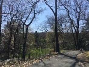 22 Horseshoe Rd in Wilton, CT - Building Photo - Building Photo