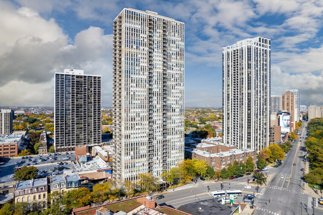 Eugenie Square in Chicago, IL - Building Photo