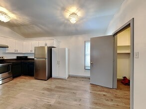 10304 Blackjack Oaks Dr in Dallas, TX - Building Photo - Building Photo